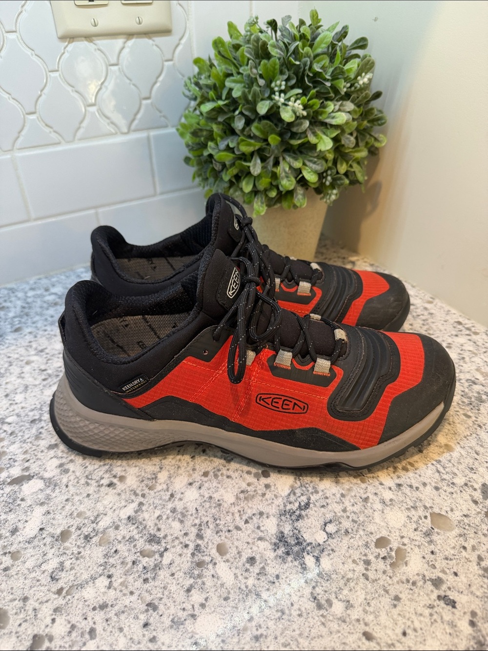 Keen Men's Tempo Flex WP Hiking Shoes - Orange/Black size 10